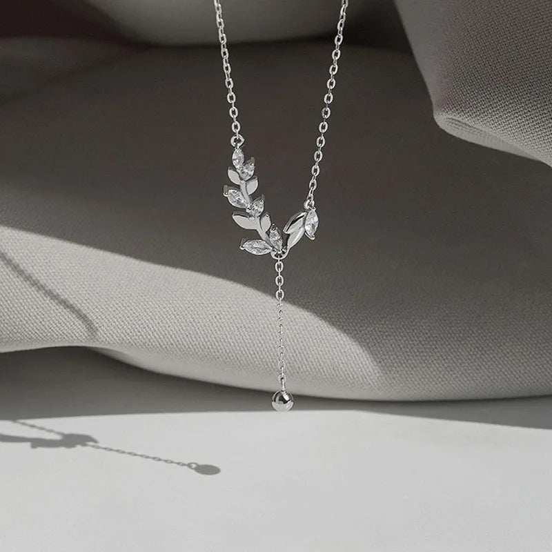 FINE FEATHER Necklace