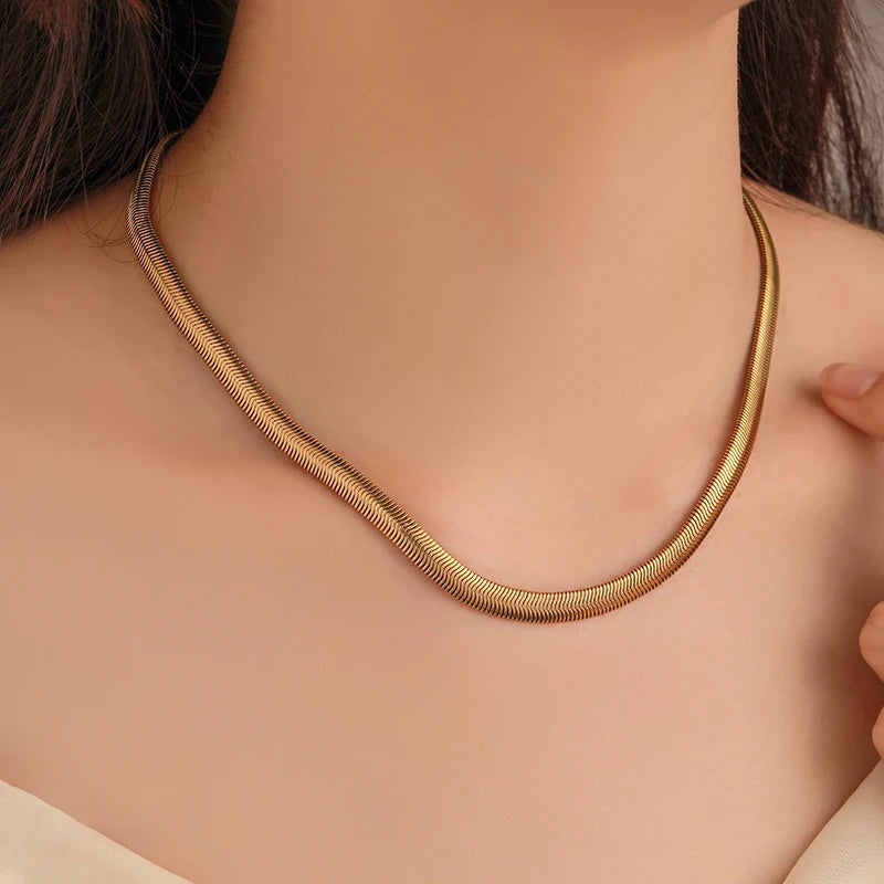 ROBE Thick Snake Necklace