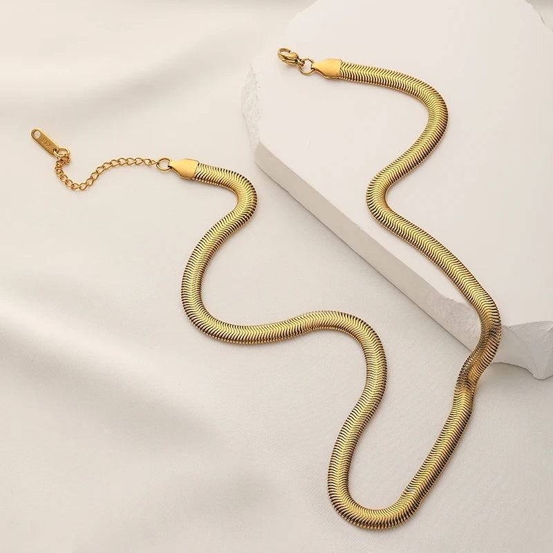 ROBE Thick Snake Necklace